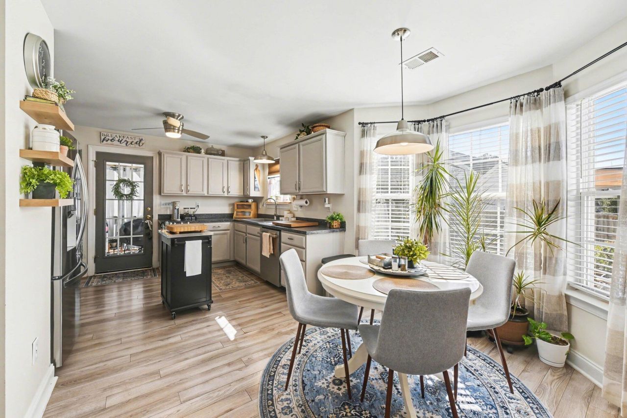 448 Sablewood Drive Photo 10