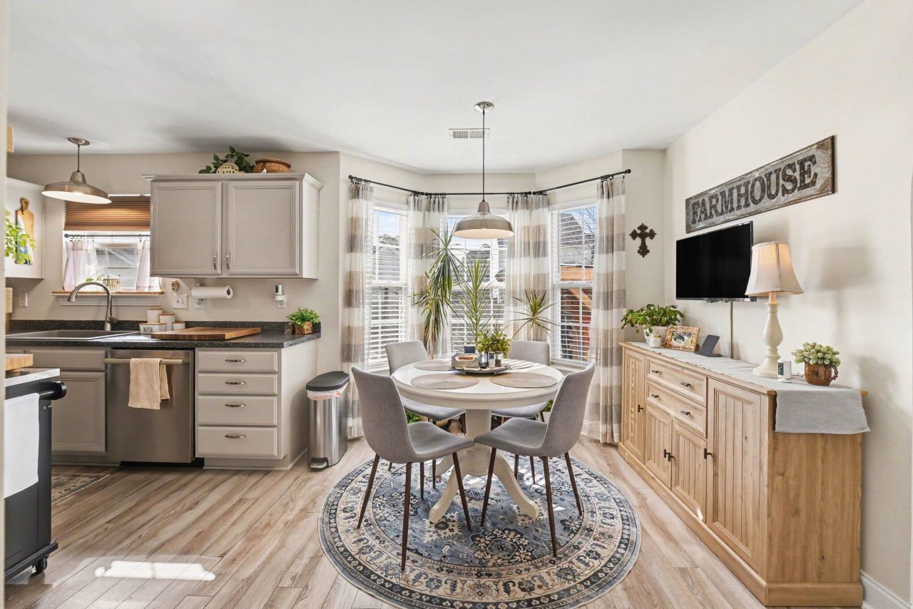 448 Sablewood Drive Photo 11