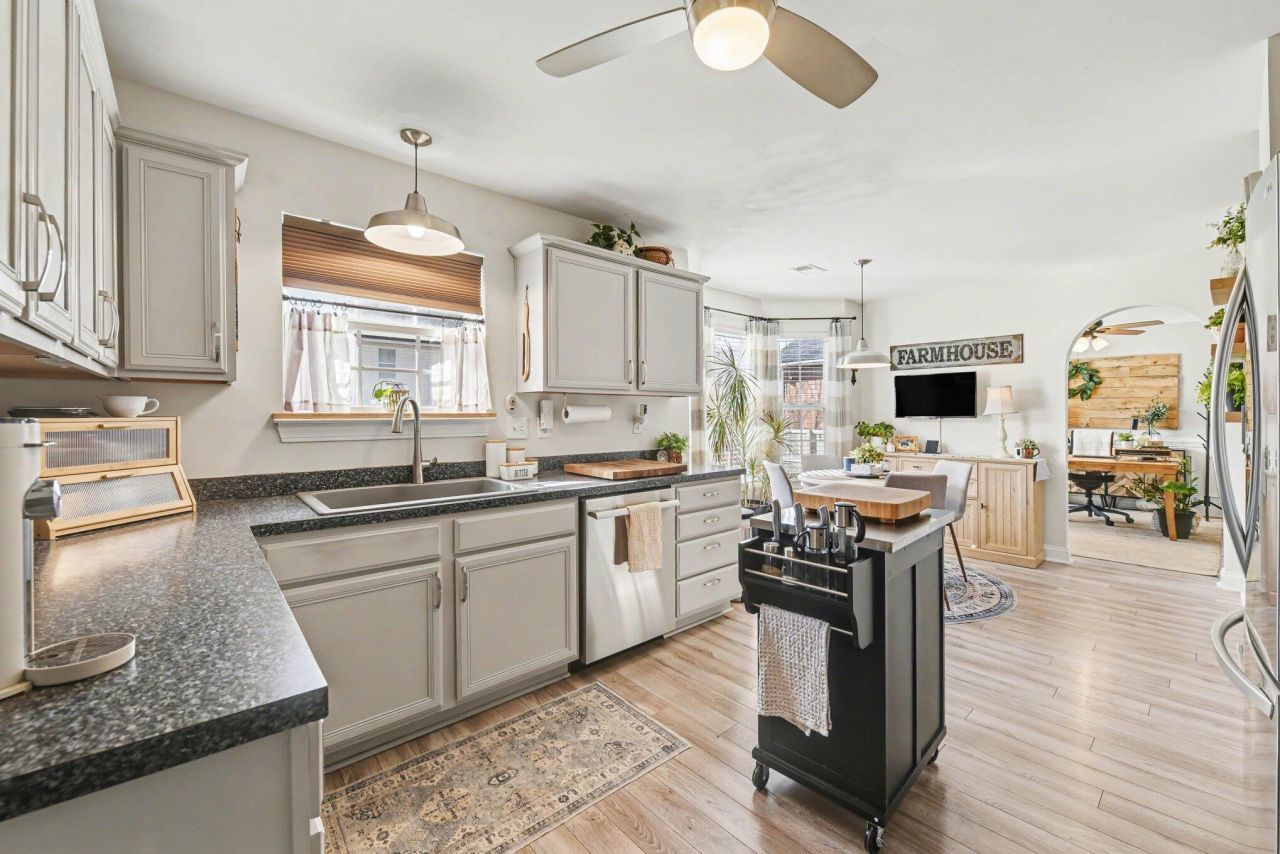 448 Sablewood Drive Photo 12