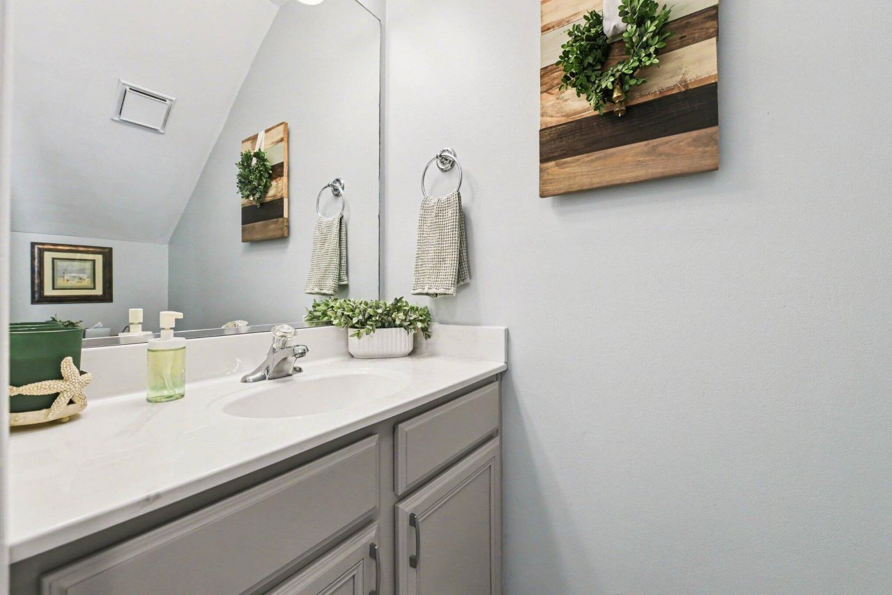 448 Sablewood Drive Photo 13