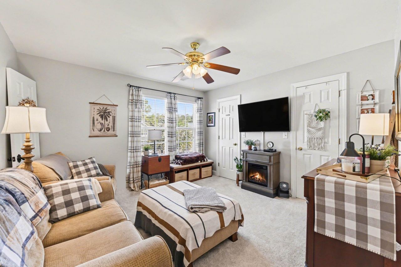 448 Sablewood Drive Photo 22