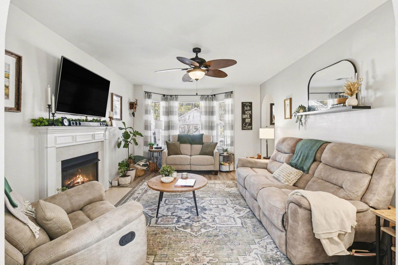 448 Sablewood Drive Photo 7