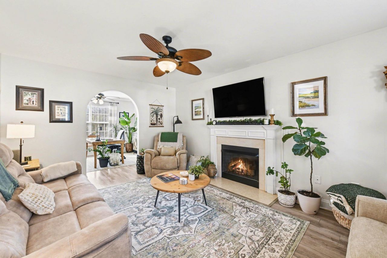 448 Sablewood Drive Photo 8