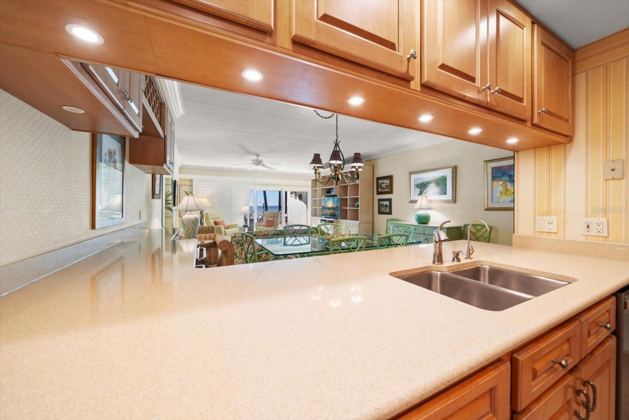 2300 Gulf Boulevard, Unit D1, Belleair Beach, FL 33786 Photo