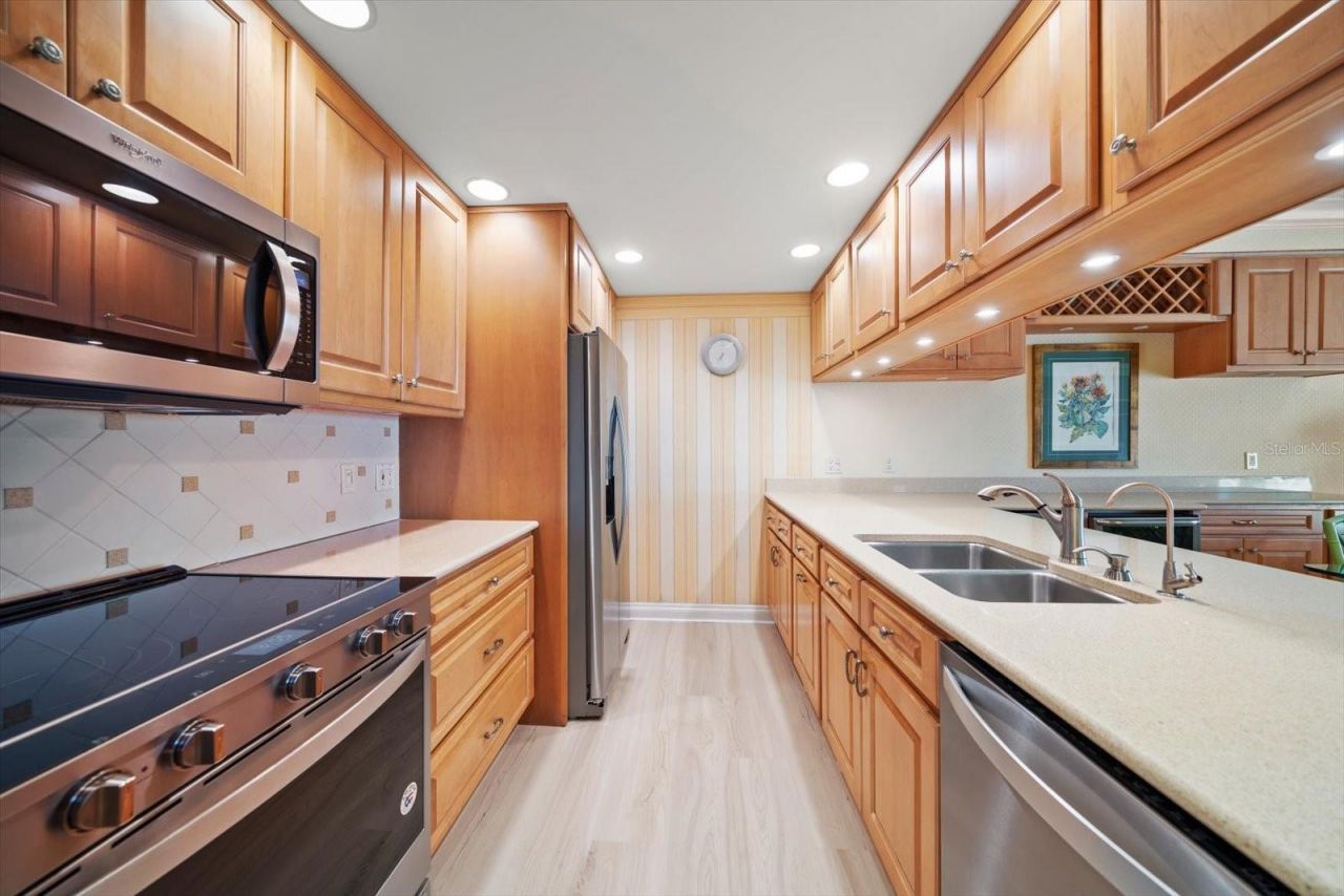 2300 Gulf Boulevard, Unit D1, Belleair Beach, FL 33786 Photo