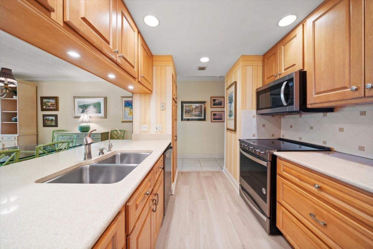 2300 Gulf Boulevard, Unit D1, Belleair Beach, FL 33786 Photo