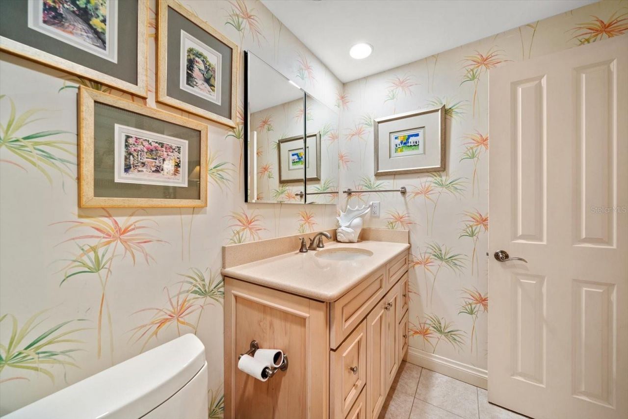 2300 Gulf Boulevard, Unit D1, Belleair Beach, FL 33786 Photo