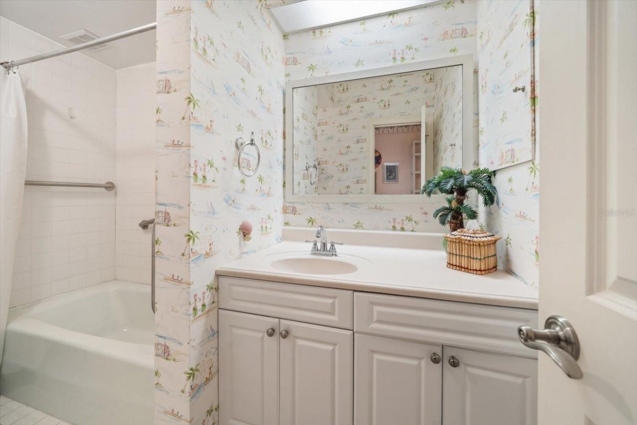 2300 Gulf Boulevard, Unit D1, Belleair Beach, FL 33786 Photo