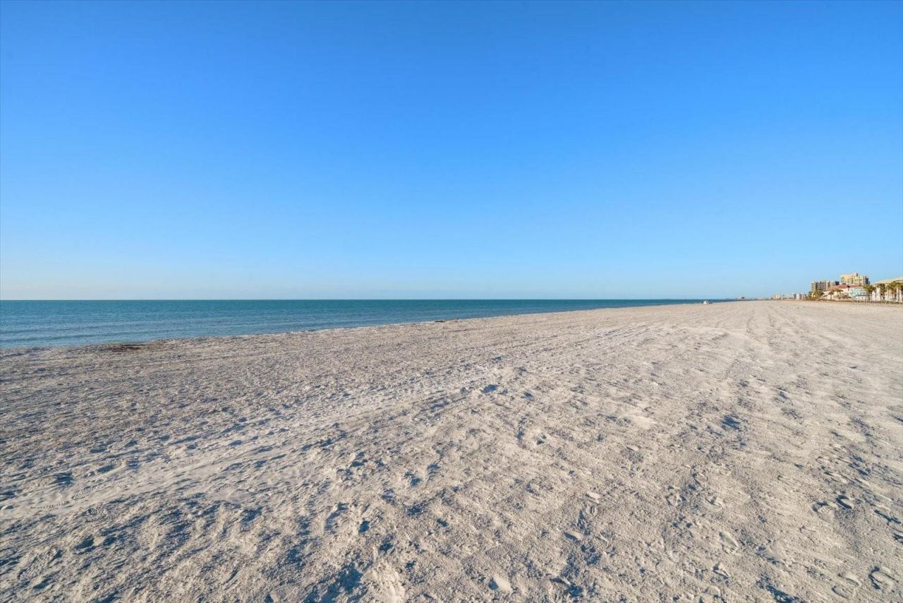 2300 Gulf Boulevard, Unit D1, Belleair Beach, FL 33786 Photo