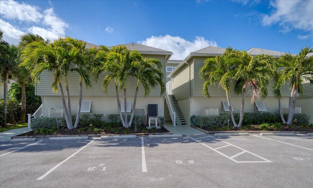 2300 Gulf Boulevard, Unit D1, Belleair Beach, FL 33786 Photo