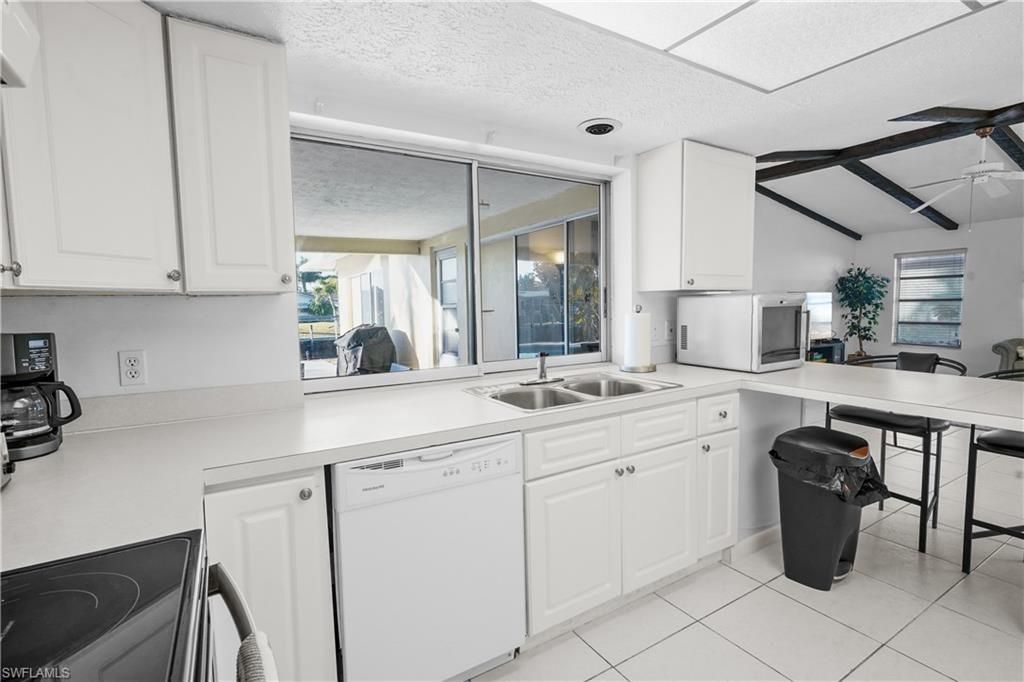 818 Monticello Ct, Cape Coral, FL 33904 Photo