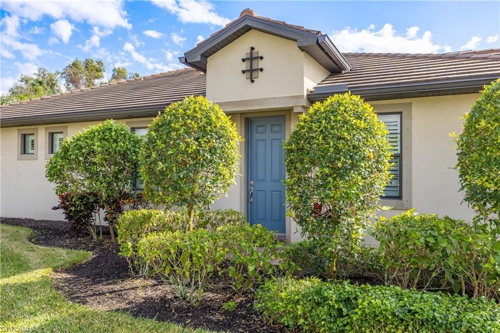 7658 Jacaranda Ln, Naples, FL 34114 Main Photo