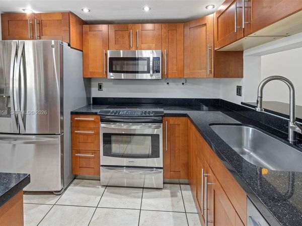 10835 SW 112th Ave, Unit 305, Miami, FL 33176