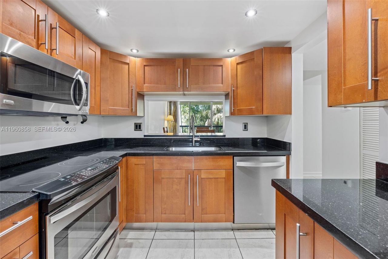 10835 SW 112th Ave, Unit 305, Miami, FL 33176 Photo