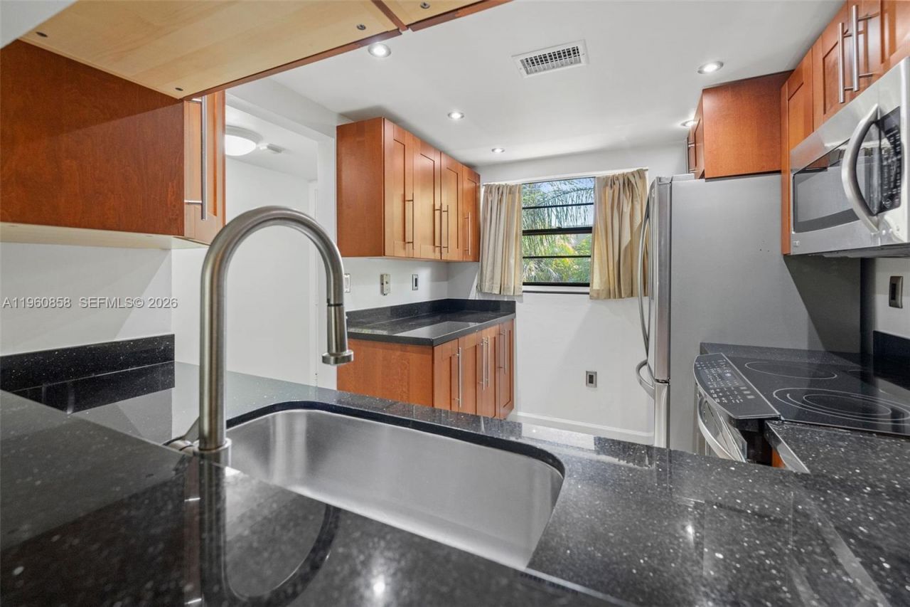 10835 SW 112th Ave, Unit 305, Miami, FL 33176 Photo