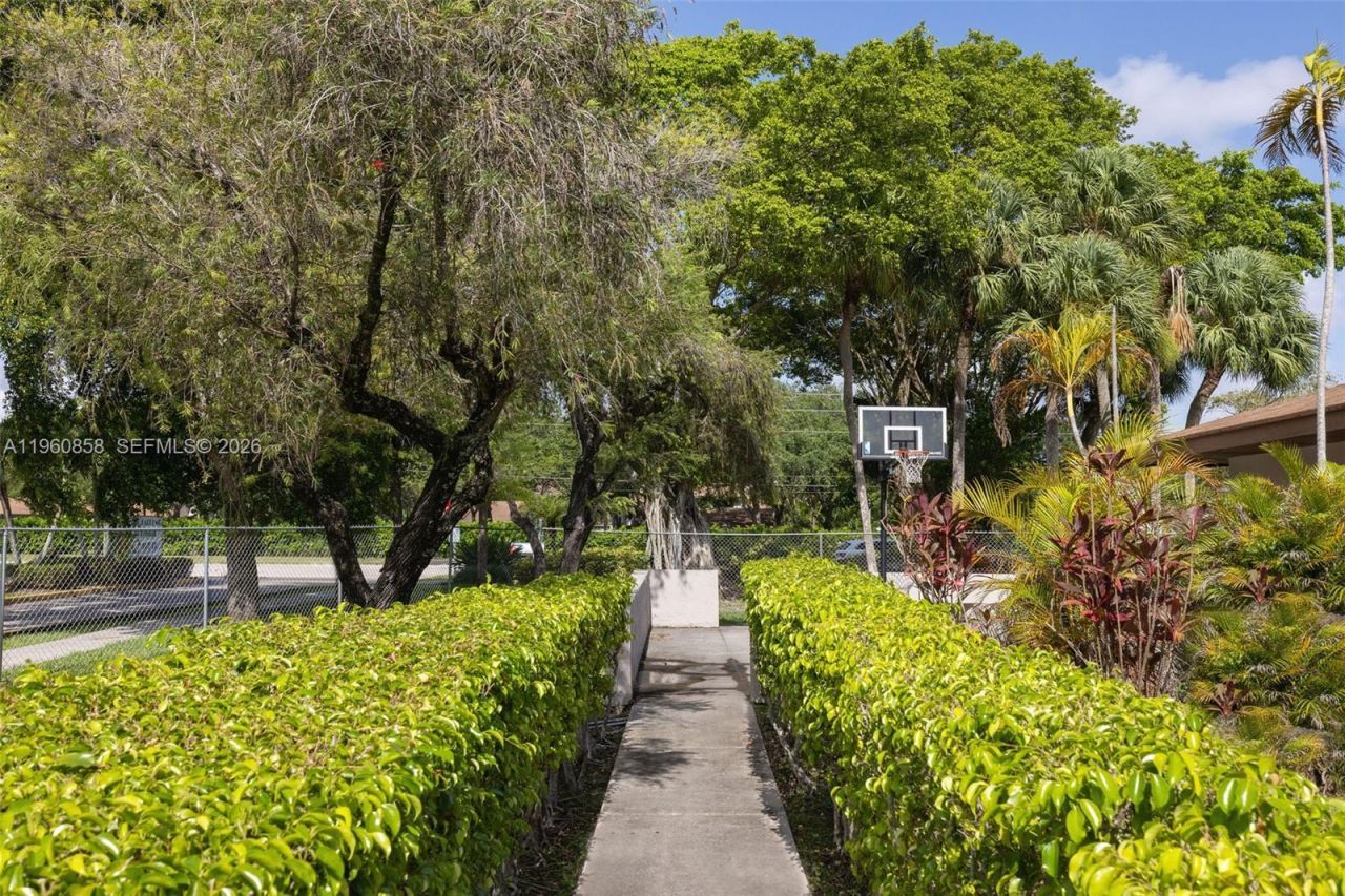 10835 SW 112th Ave, Unit 305, Miami, FL 33176 Photo