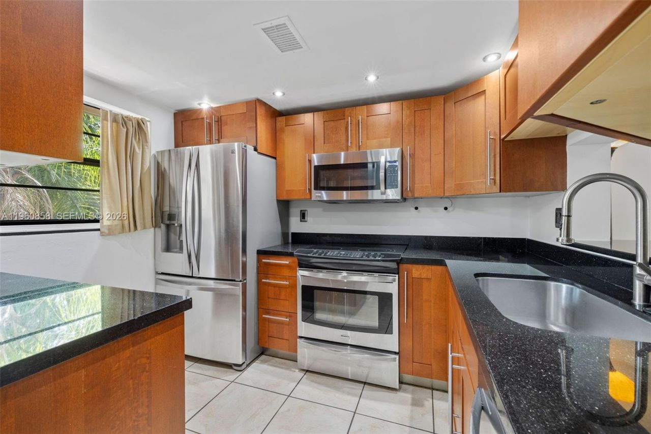 10835 SW 112th Ave, Unit 305, Miami, FL 33176 Photo