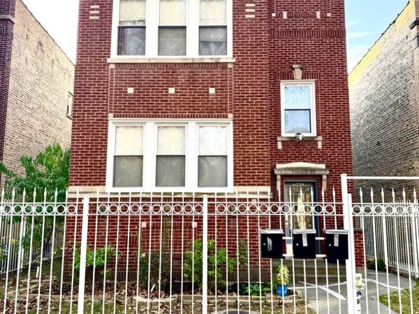 6228 N Artesian Avenue, Chicago, IL 60659