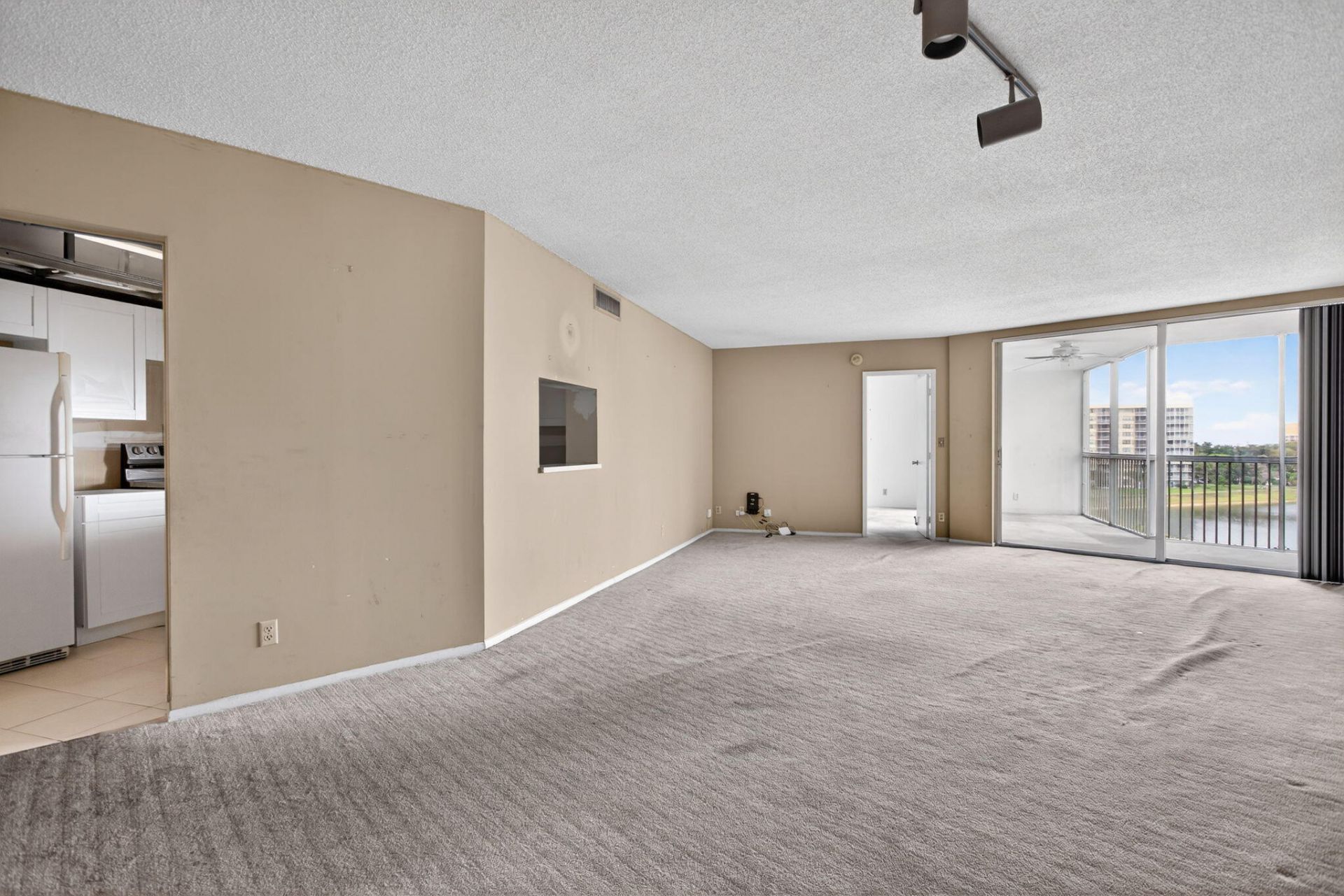 3051 N Course Drive, Unit 605, Pompano Beach, FL 33069 Photo