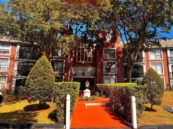 3760 Inverrary Dr , Unit 2Z, Lauderhill, FL 33319