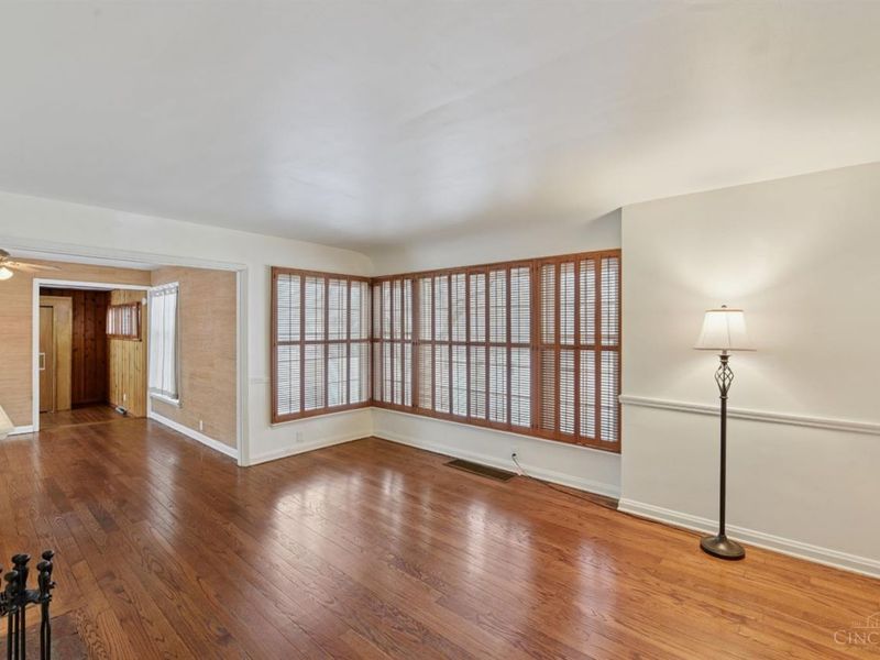 335 Albion Avenue, Glendale, OH 45246 Photo 3