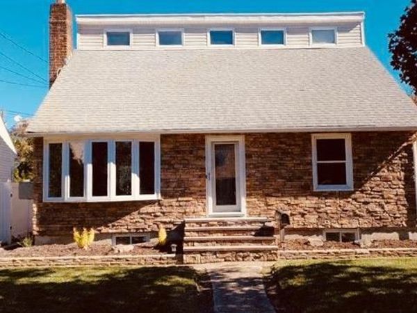 77 Lynton Road , Albertson, NY 11507