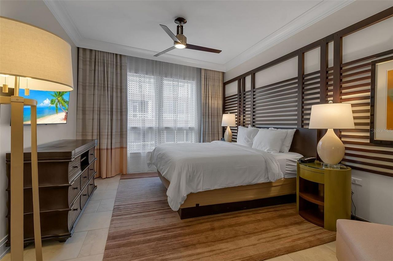 915 Seaside Drive, Unit 410, Weeks, Sarasota, FL 34242 Photo