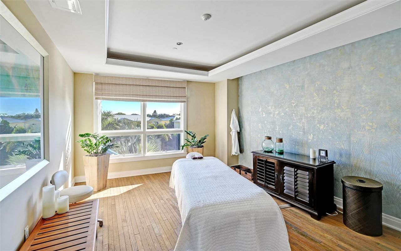 915 Seaside Drive, Unit 410, Weeks, Sarasota, FL 34242 Photo