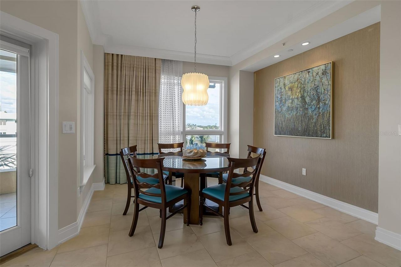 915 Seaside Drive, Unit 410, Weeks, Sarasota, FL 34242 Photo