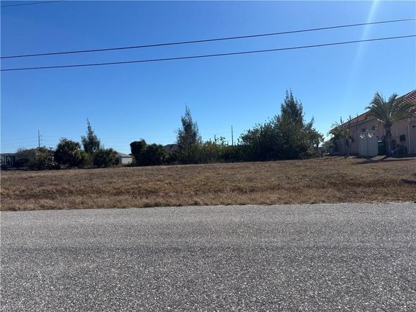 416 NW 9th ST, CAPE CORAL, FL 33993