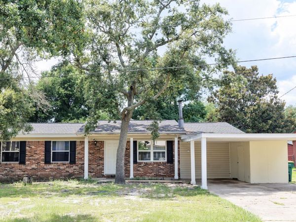 13 Port Dixie Boulevard, Shalimar, FL 32579