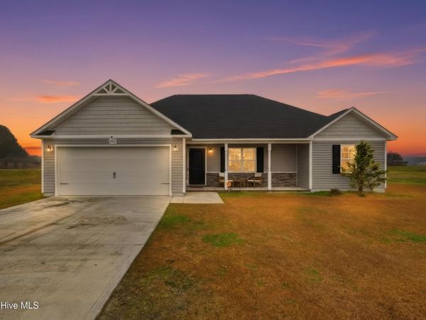 216 Trophy Ridge Drive, Richlands, NC 28574