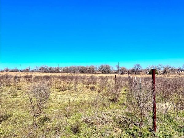 261 Engelke RD, Kingsbury, TX 78638