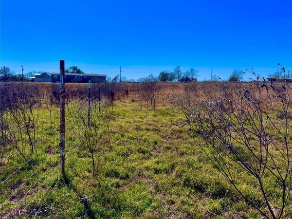 261 Engelke RD, Kingsbury, TX 78638