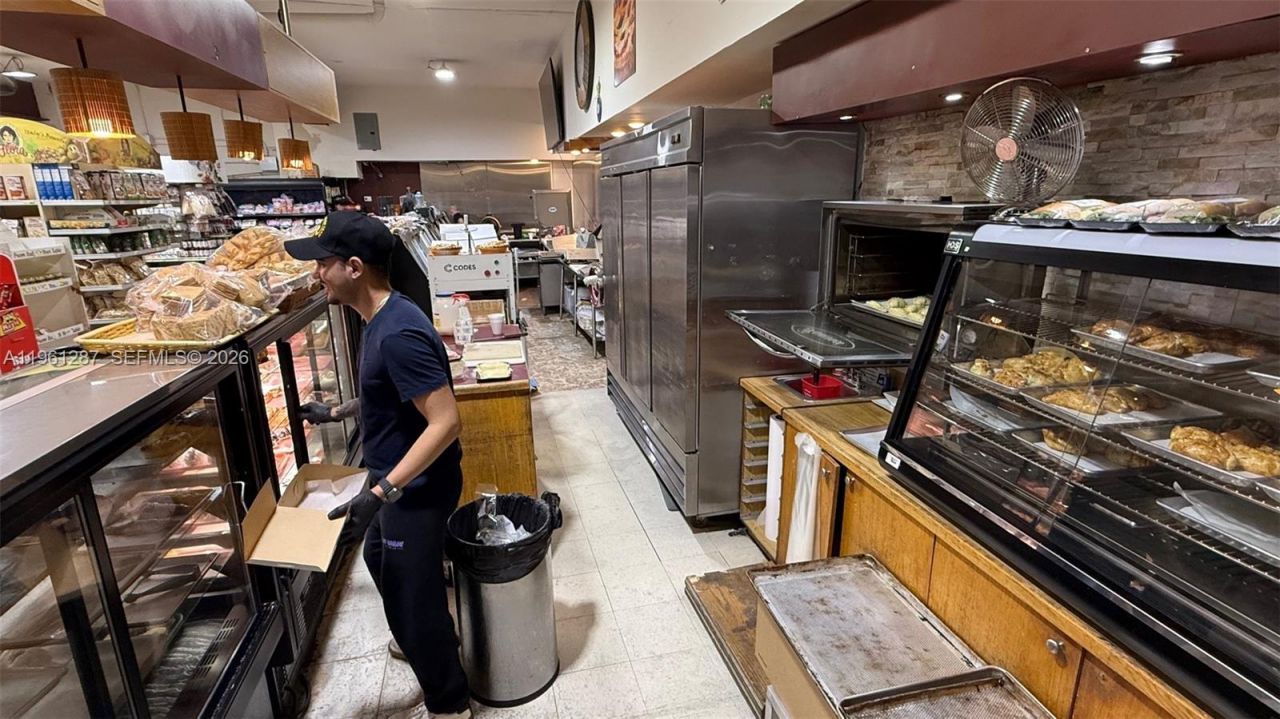 1305 SW 8th St, Miami, FL 33135 Photo