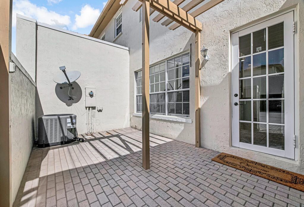 2407 NW 5th Street, Boynton Beach, FL 33426 Photo