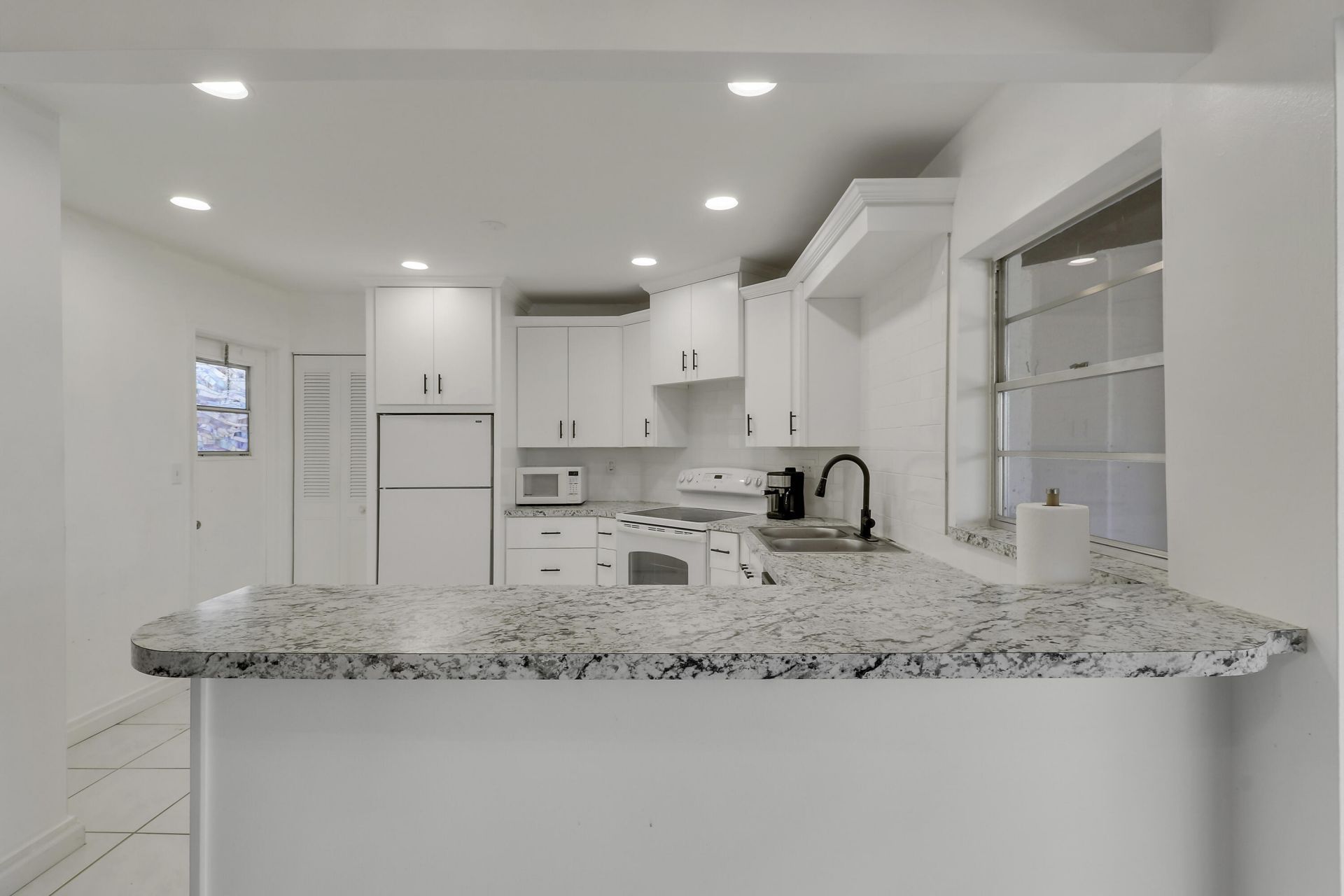 7 Greenway Village N, Unit 202, Royal Palm Beach, FL 33411 Photo