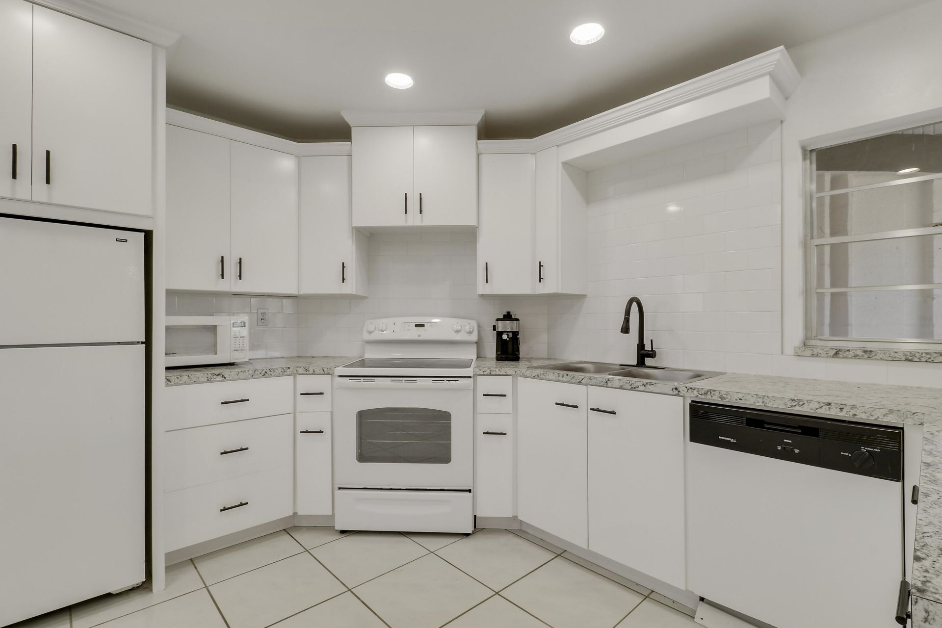 7 Greenway Village N, Unit 202, Royal Palm Beach, FL 33411 Photo