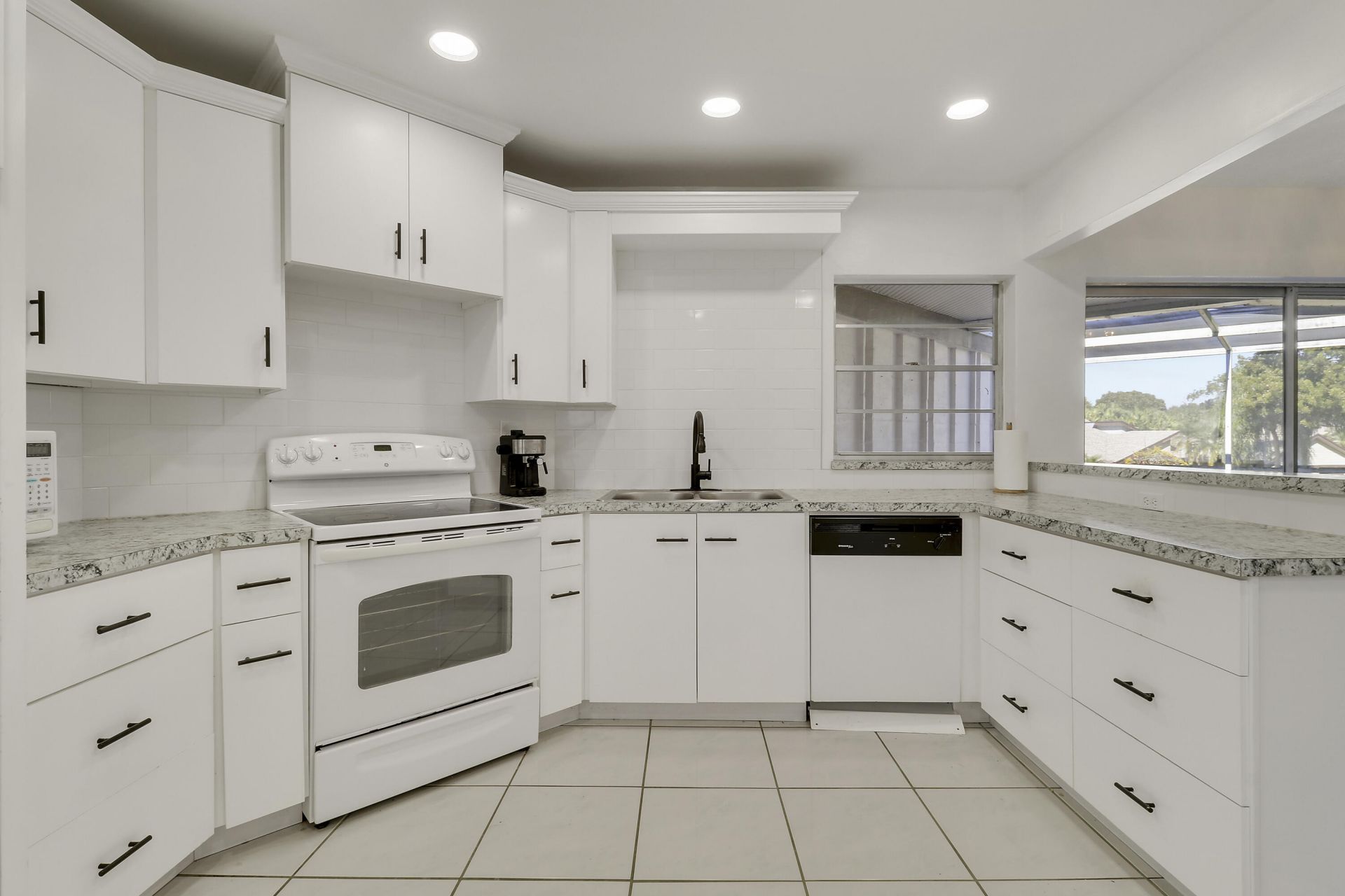 7 Greenway Village N, Unit 202, Royal Palm Beach, FL 33411 Photo