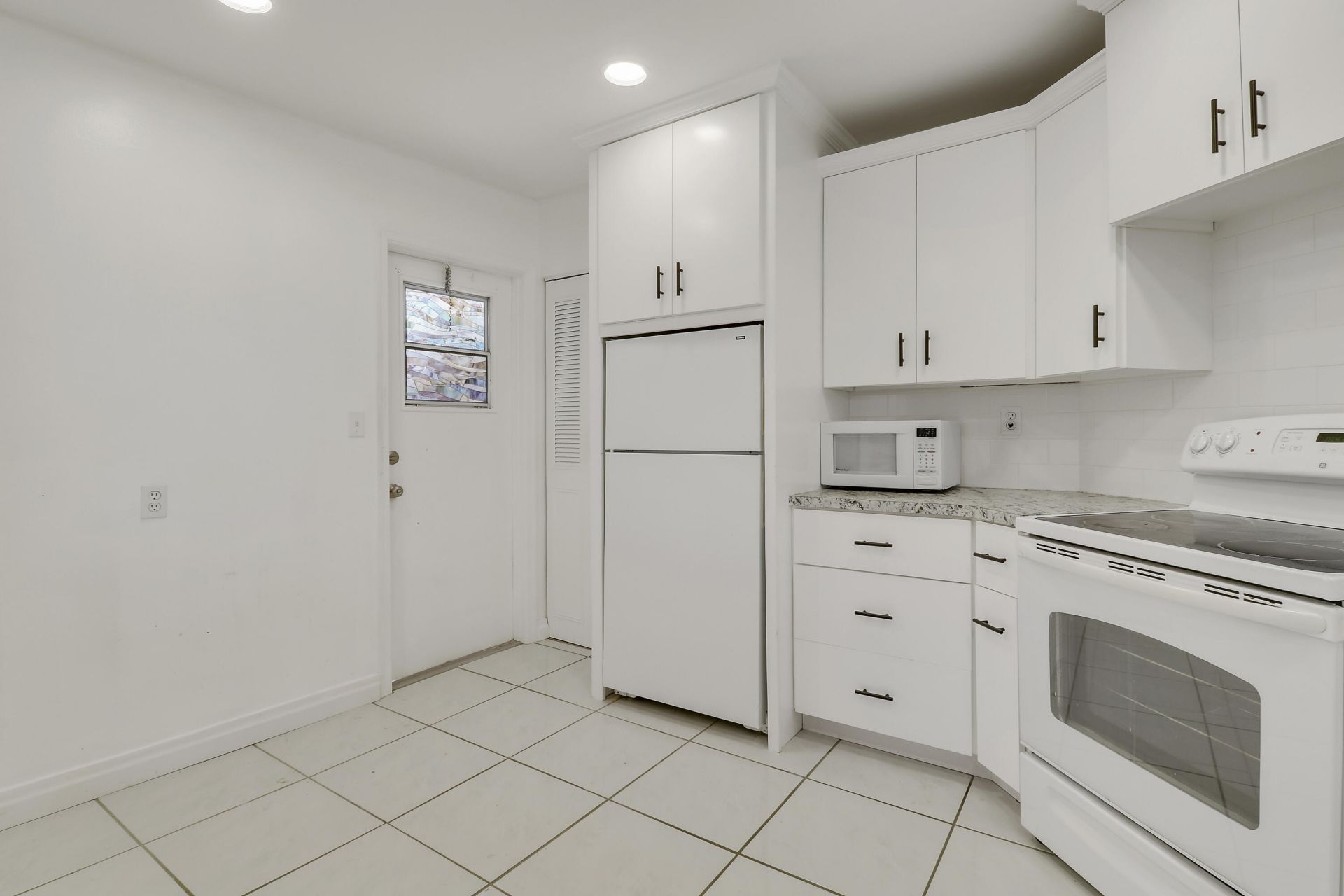 7 Greenway Village N, Unit 202, Royal Palm Beach, FL 33411 Photo