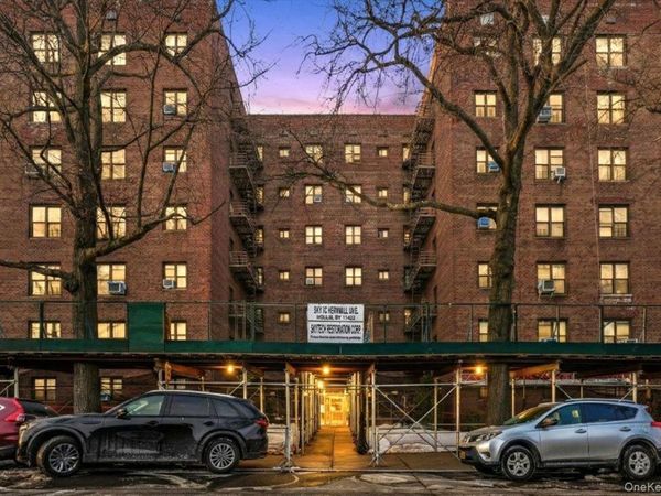 204-15 Foothill Avenue, Unit B44, Hollis, NY 11423