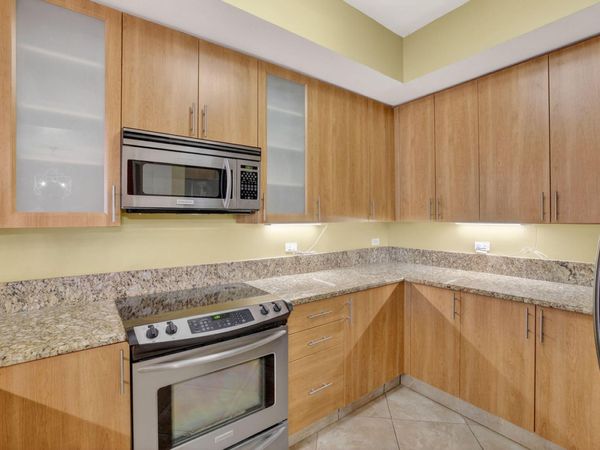 2633 NE 14th Ave, Unit 101, Wilton Manors, FL 33334