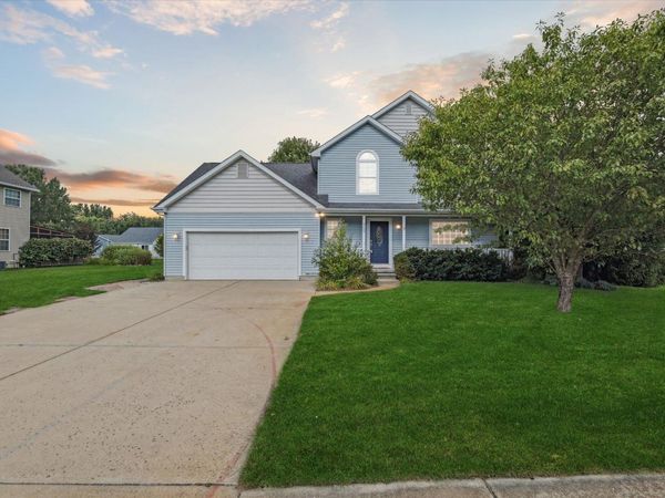 959 Menominee Drive, Howell, MI 48843