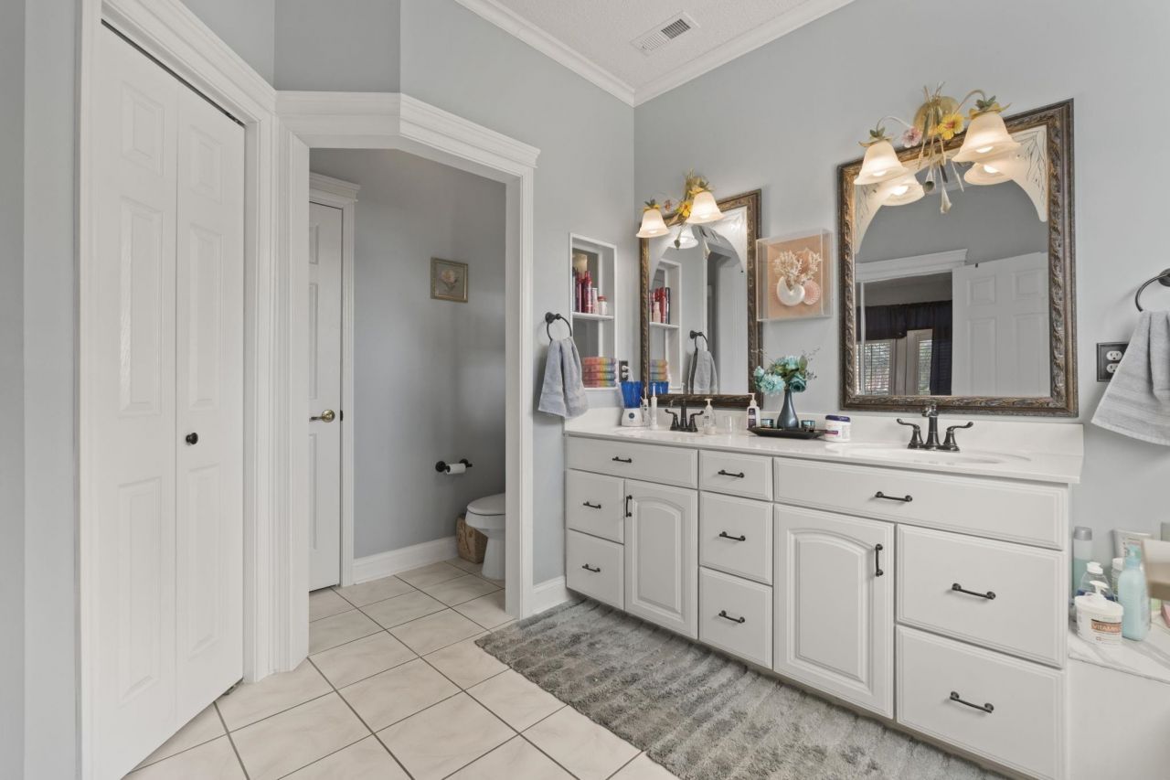 161 Regency Dr. Photo 10