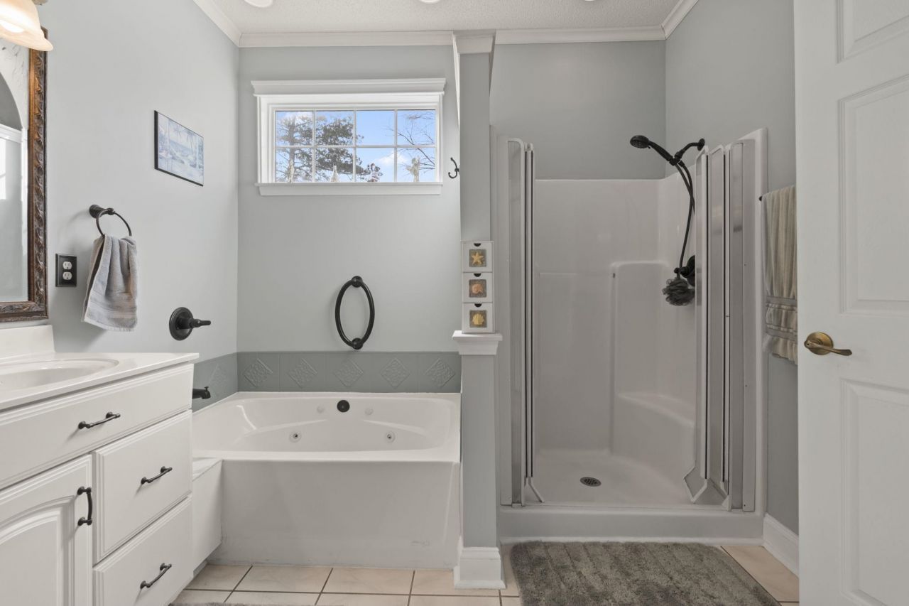 161 Regency Dr. Photo 11