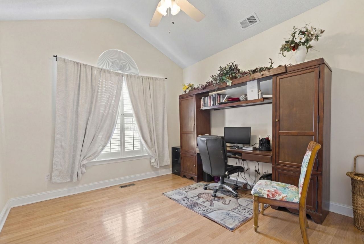 161 Regency Dr. Photo 14