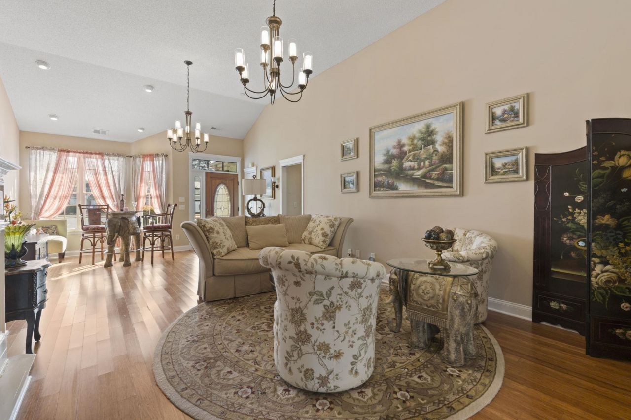 161 Regency Dr. Photo 20