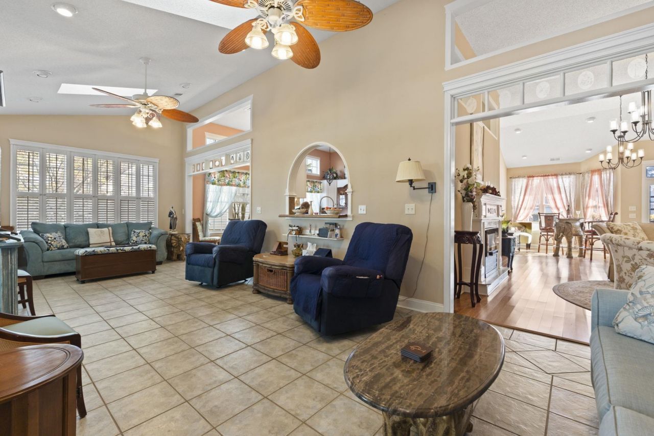 161 Regency Dr. Photo 21