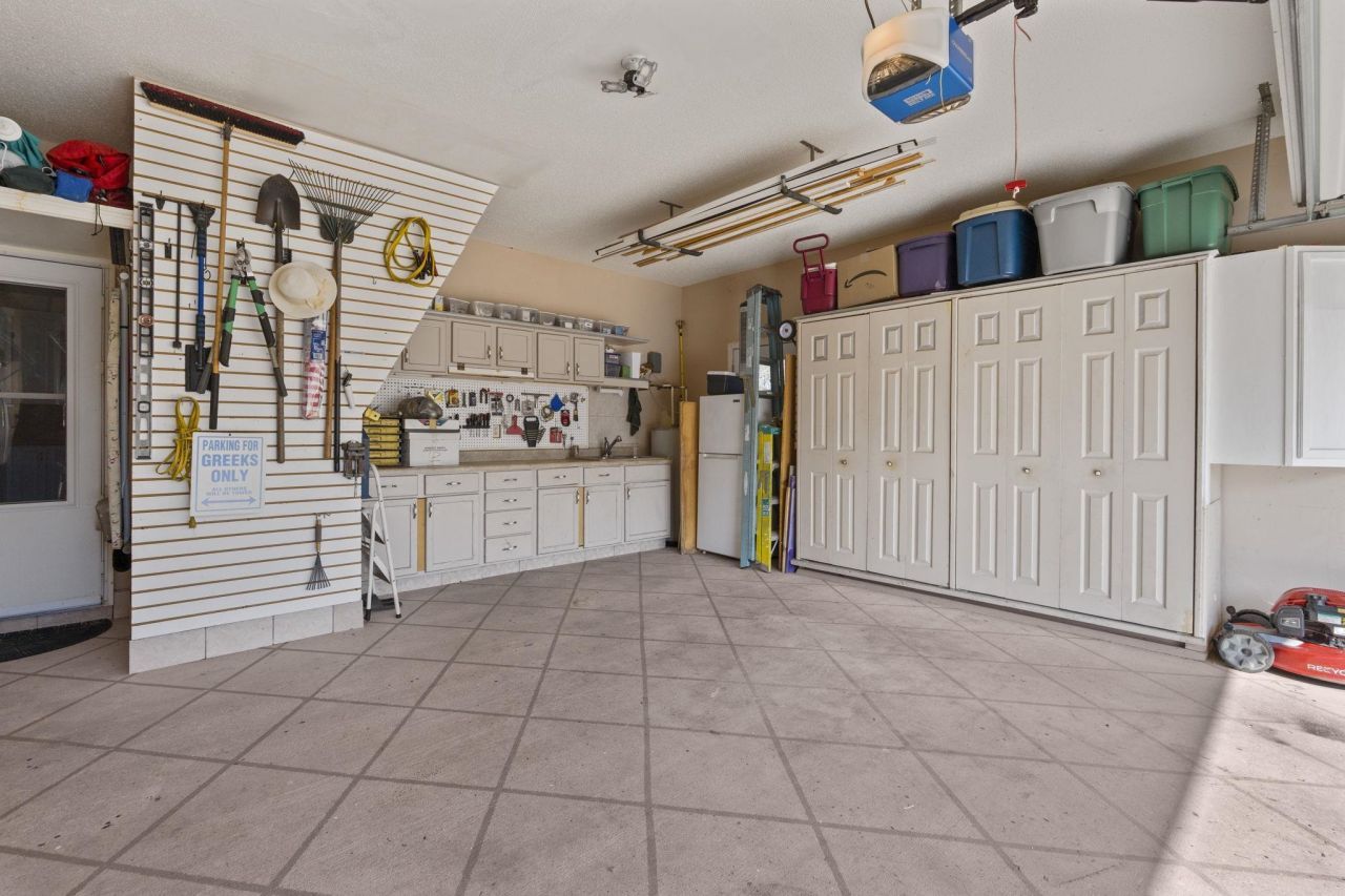 161 Regency Dr. Photo 32