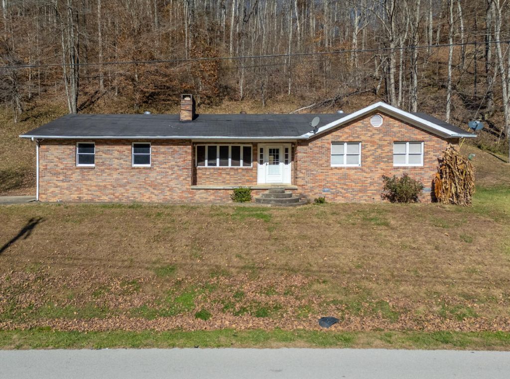 2860 Johnson Fork, Salyersville, KY 41465